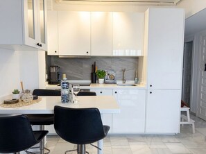 Fridge, microwave, oven, coffee/tea maker - Summer Azul 96 Casa Monica by Casasol (Nerja)