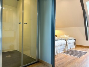 Shower, jetted bath, towels, toilet paper - Cottage Les Pommiers - Nordic bath - 10km from Honfleur - 6 People (Manneville-la-Raoult)