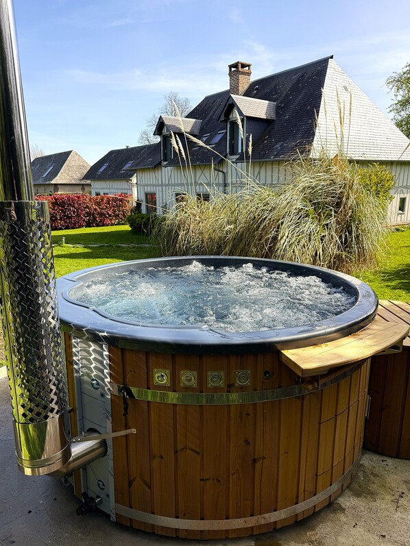 Bain à remous extérieur