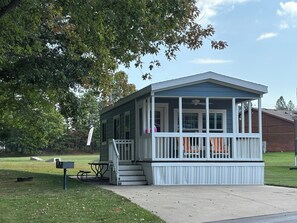 Exterior - Relaxing 2-Bedroom Cabin in Sun Retreats Campground Fun Place for Families! (Mears)