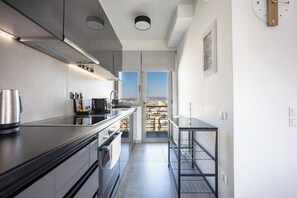 Fridge, oven, coffee/tea maker, toaster - Acropolis View Maisonette - H1 (Athina)