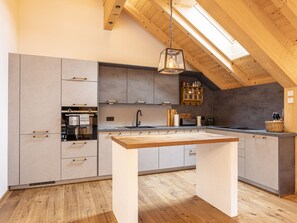 Fridge, oven, dishwasher, cookware/dishes/utensils - 6_ALP - Penthouse Preber by Interhome (Mariapfarr)