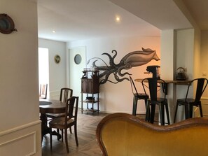Dining - Gite in the heart of nature with river access to the property (Saint sauveur de montagut)