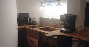 Microwave, dishwasher - Gite in the heart of nature with river access to the property (Saint sauveur de montagut)