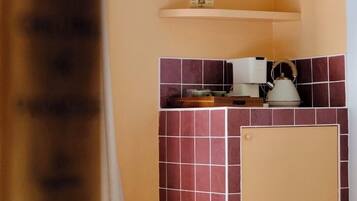 Classic Room | Desk, laptop workspace, iron/ironing board, free WiFi
