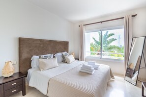 2 bedrooms, iron/ironing board, free WiFi, bed sheets - Modern 2-Bed Apartment | Alcazaba Lagoon (313) (Casares)