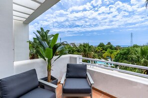 Property grounds - Modern 2-Bed Apartment | Alcazaba Lagoon (313) (Casares)