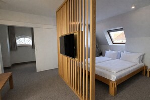 Ropa de cama hipoalergénica y minibar con artículos gratuitos 