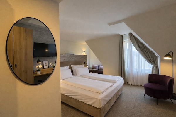 Deluxe Double Room | Hypo-allergenic bedding, free minibar, desk, free WiFi