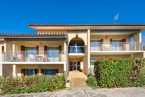 Exterior - Cozy Studio with Private Terrace, Air Conditioning & Pool Table – Cazaubon (Cazaubon)