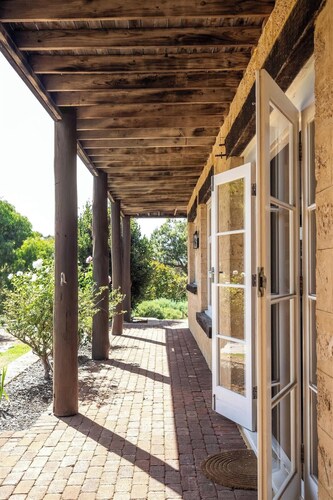 Inji Retreat—Dual Bushland Retreat near the Coast