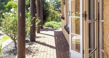 Inji Retreat—Dual Bushland Retreat near the Coast