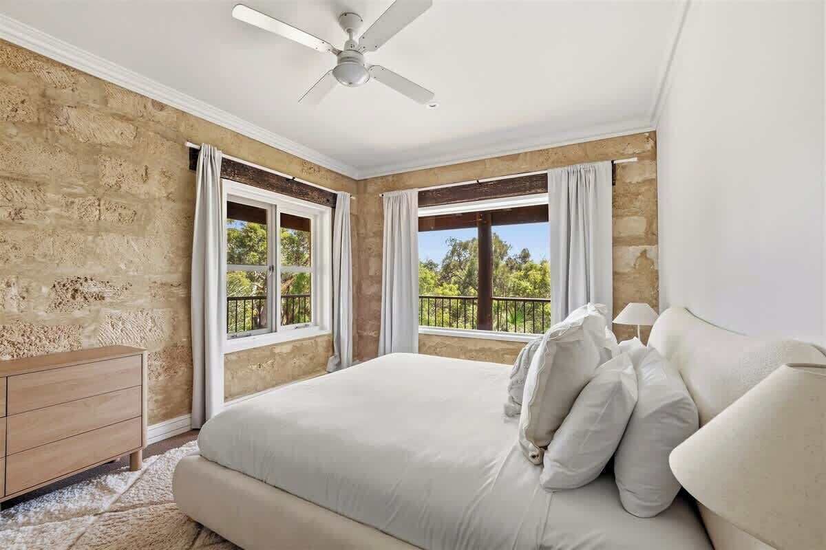 7 bedrooms, iron/ironing board, WiFi, bed sheets