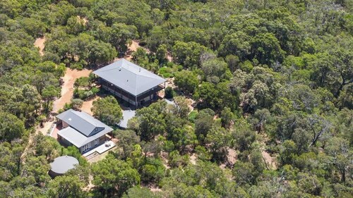 Inji Retreat—Dual Bushland Retreat near the Coast