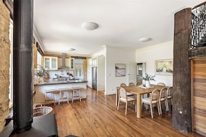 Dining - Inji Retreat Dual Bushland Retreat near the Coast (Yallingup)