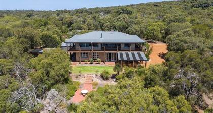 Inji Retreat—Dual Bushland Retreat near the Coast