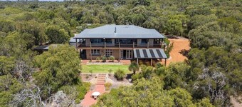 Inji Retreat—Dual Bushland Retreat near the Coast