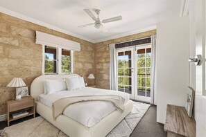 8 bedrooms, desk, iron/ironing board, WiFi