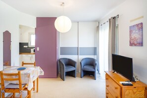 Interior - Cosy Studio with Balcony, Air Conditioning & Pool Table – Cazaubon (Cazaubon)