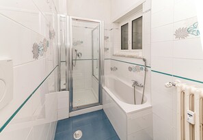 Bathroom - Luca Flat - Tiburtina Train Station (Rome)