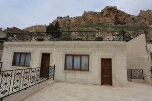 Terrace/patio - THE CASTLE İNN MARDİN (Mardin)