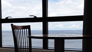 Dobbeltrom – deluxe, strandutsikt | Spiseområde