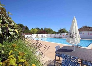 Indoor pool, outdoor pool - Bunny Lodge Quiet 2-Bed Luxury Home near Milford (Downton)