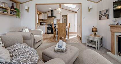 Bunny Lodge Quiet 2-Bed Luxury Home near Milford