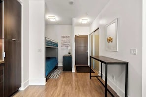 Entryway to this open-concept luxury suite. - Downtown 1B + D Condo, Central Location, Parking (Toronto)