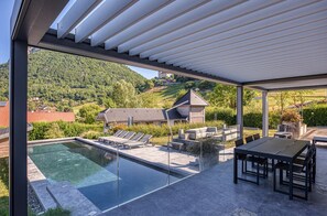 Pool - Le Trésor du Château 4* - OG IMMO (Menthon-Saint-Bernard)