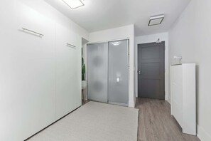 Bright, stylish interior with thoughtful touches to make you feel right at home. - 1BR+Den Downtown CN Tower View Condo (Toronto)