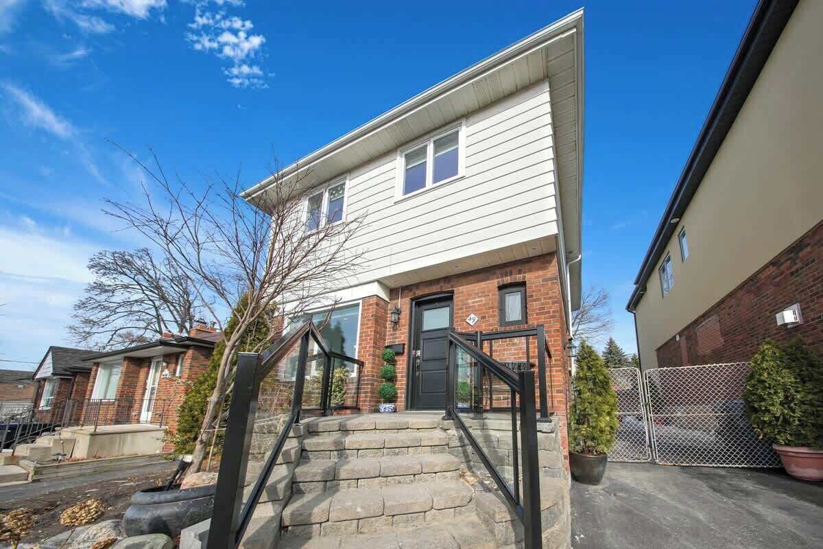 A charming home in a peaceful neighborhood with free parking.