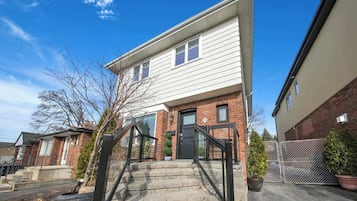 A charming home in a peaceful neighborhood with free parking.