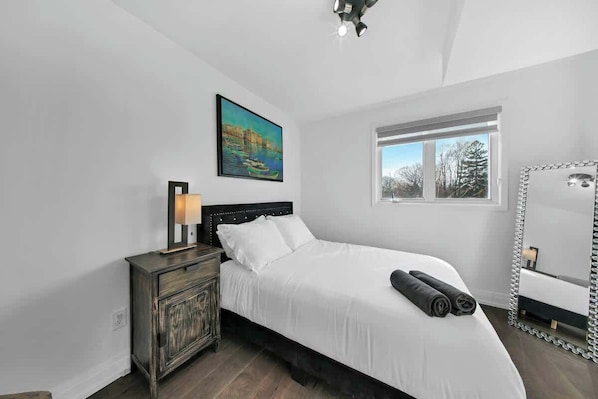 Sleep in comfort with hotel-quality sheets, duvets & stylish decor. - Hidden 3BR Gem w/ Workspace, Fast wifi & Parking! (Toronto)