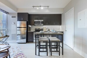 Kitchen with modern appliances, ideal for preparing home-style meals. - Modern Downtown Toronto Condo near CN Tower (Toronto)