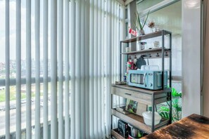 Cook with ease in the fully equipped kitchen—complete with modern appliances and cookware. - Chic 1BR+Den Condo | Fast WiFi & Free Parking (Toronto)
