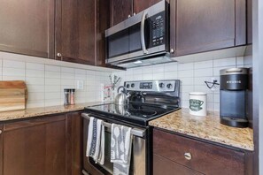 Fully stocked kitchen with modern appliances and all the essentials. - Modern Down Town Condo Near CN Tower w/ Fast WiFi (Toronto)