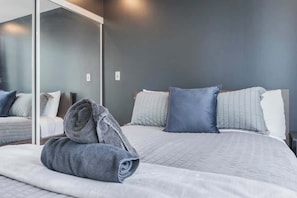Serene bedroom featuring a plush bed and soft linens for a restful night’s sleep. - 1BR Skyline Stay with Stylish Condo Near CN Tower (Toronto)