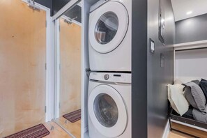 In-unit washer and dryer for added convenience during longer stays. - 1BR Skyline Stay with Stylish Condo Near CN Tower (Toronto)