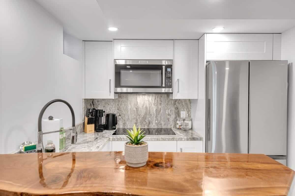 Cook with ease in a fully equipped kitchen with modern appliances.