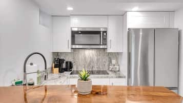 Cook with ease in a fully equipped kitchen with modern appliances.
