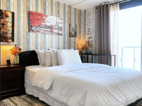 Unclassified image, 1 of 31, button - Downtown Toronto Condo with Balcony & Workspace (Toronto)