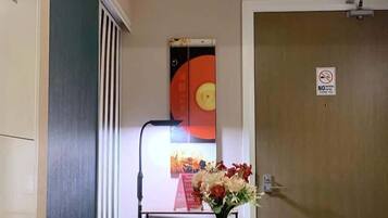Entry area with accent décor and lighting