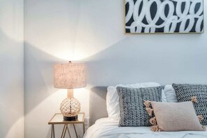 Sink into dreamy comfort in our cozy bedrooms, outfitted with premium sheets and duvets engineered for a five-star night's sleep. - Renovated Downtown 2BR+D Condo w/ Balcony (Toronto)