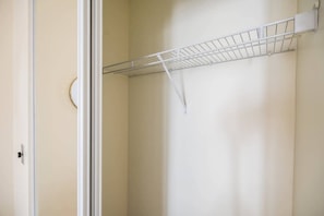 Stay fresh on the go with in-suite laundry, complete with a dedicated area for all your clothing needs. - Chic 2BR+D Condo w/Lake & CN Tower Views + Parking (Toronto)