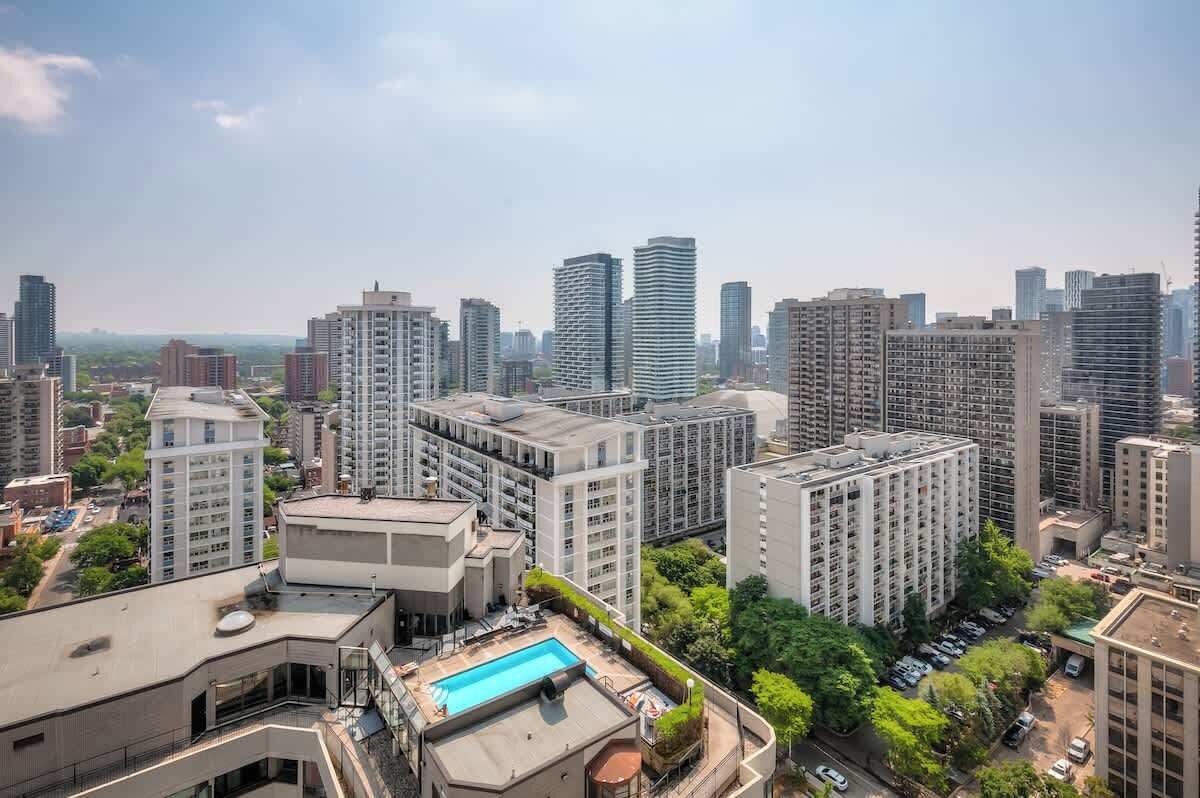 Modern condo building in the heart of downtown, a central and walkable location.