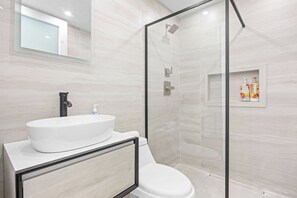 Shower, hair dryer, towels, soap - Beachfront Casita Islote Arecibo (Arecibo)