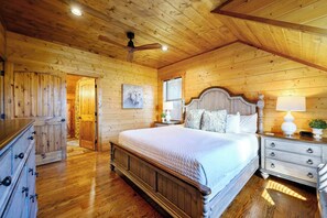 3 habitaciones, decoración personalizada y muebles diferentes 