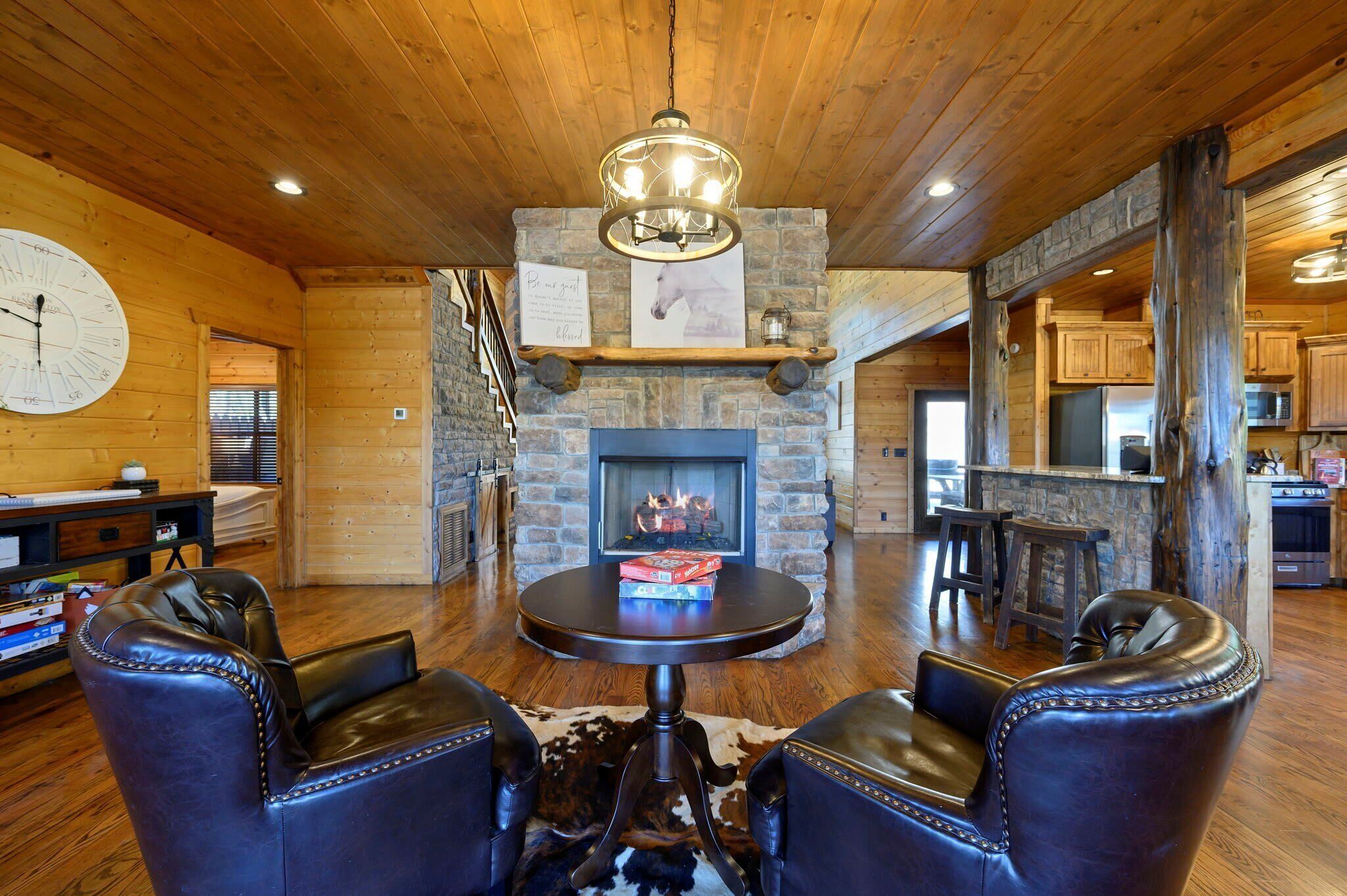 Cabin, Multiple Beds, Hot Tub, Mountain View (Twisted Mane) | Interior