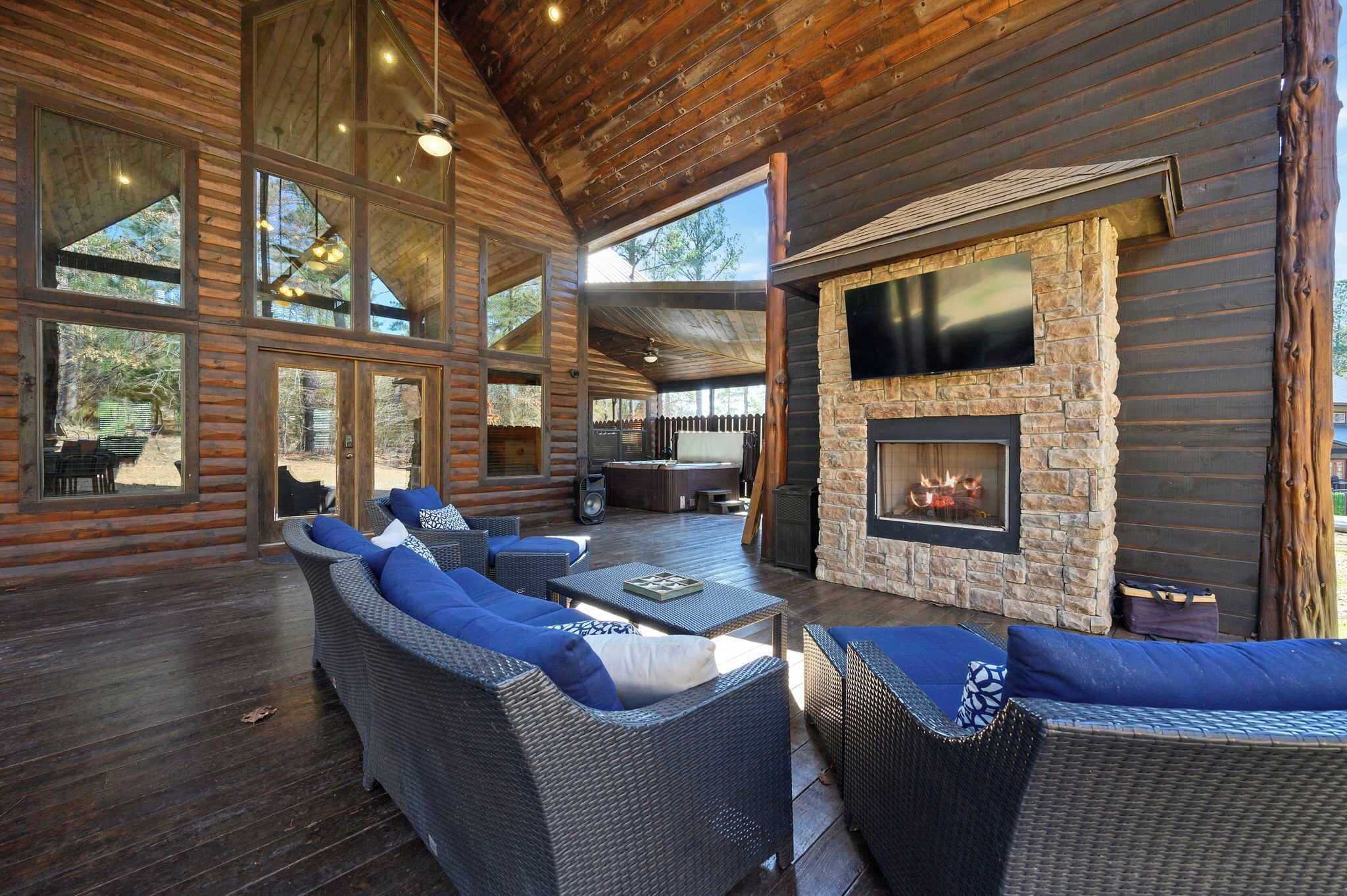 Cabin, Multiple Beds, Hot Tub, Mountain View (Twisted Mane) | Interior